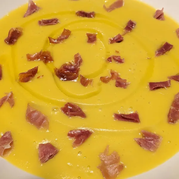 Crema de verduras con jamón