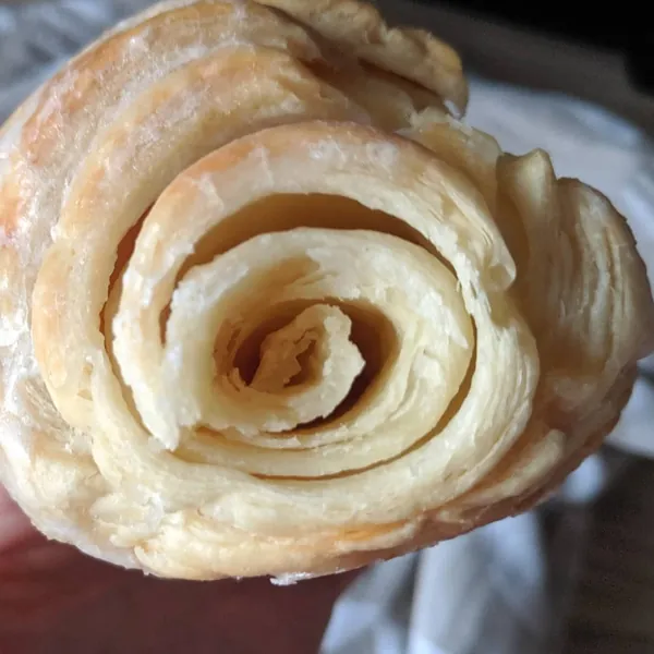 Croissants con masa de hojaldre comprada glaseados