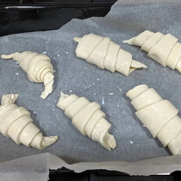 Croissants con masa de hojaldre comprada glaseados
