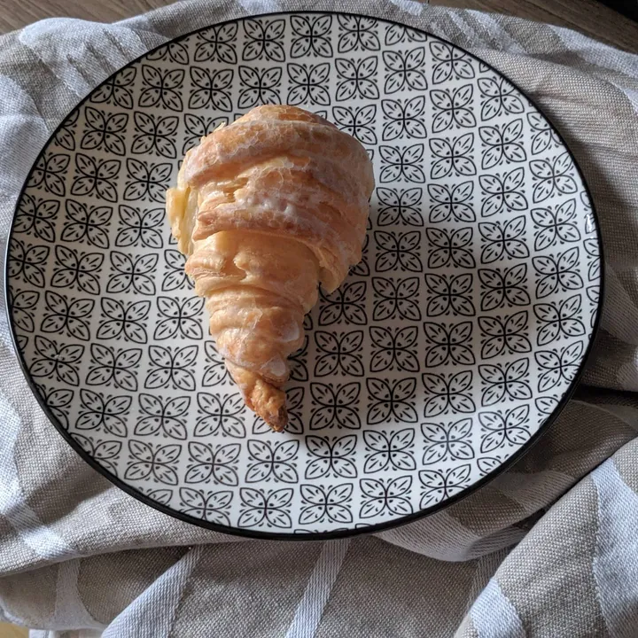 Croissants con masa de hojaldre comprada glaseados