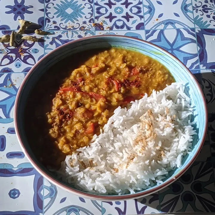Daal de lentejas rojas con coco