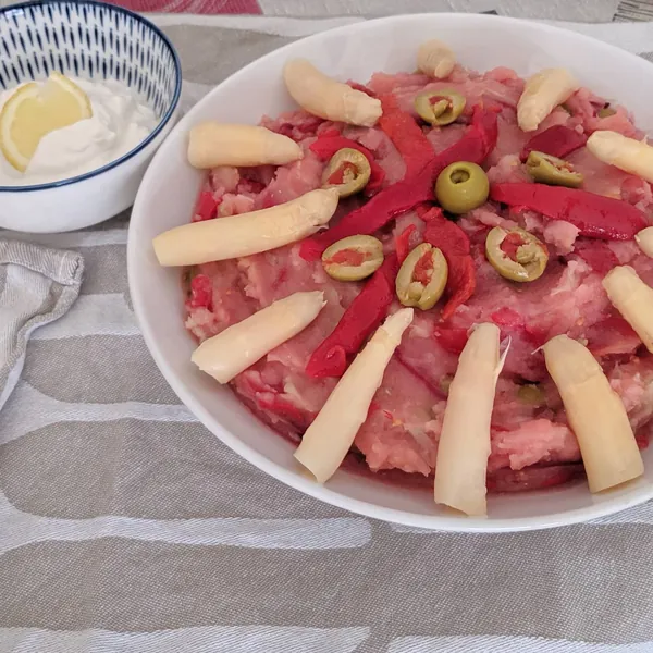 Ensalada de patata y mayonesa vegana.