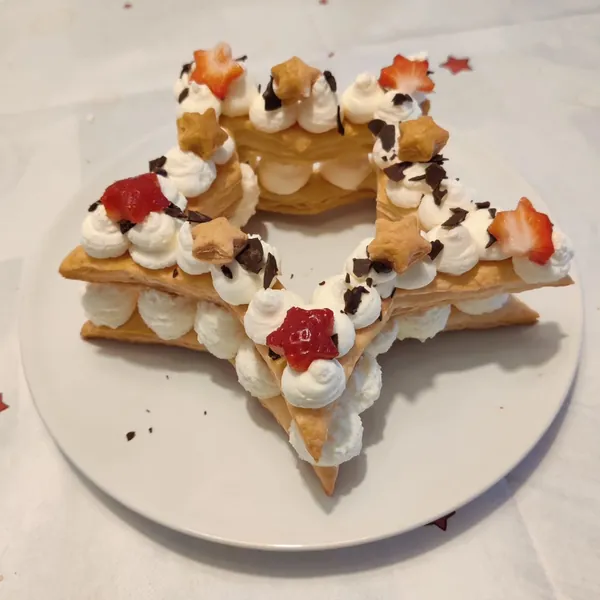 Estrella de hojaldre de Navidad con crema de mascarpone