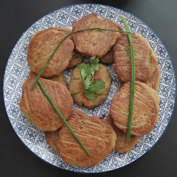 Falafel al horno con pan tipo pita sin gluten y salsa de menta