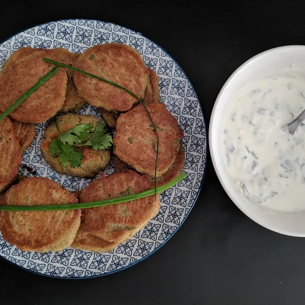 Falafel al horno con pan tipo pita sin gluten y salsa de menta