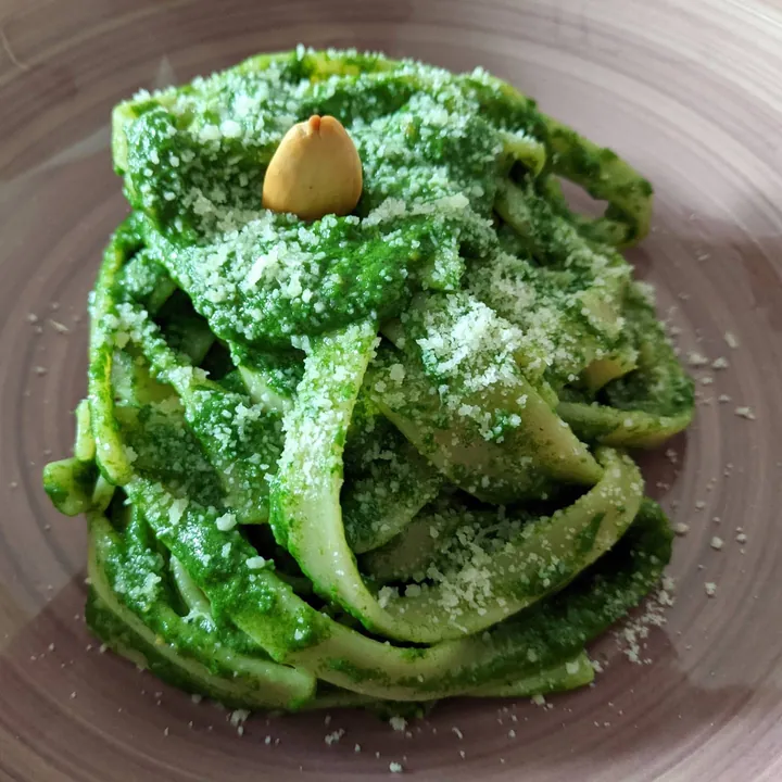 Fetuccini con pesto de acelga