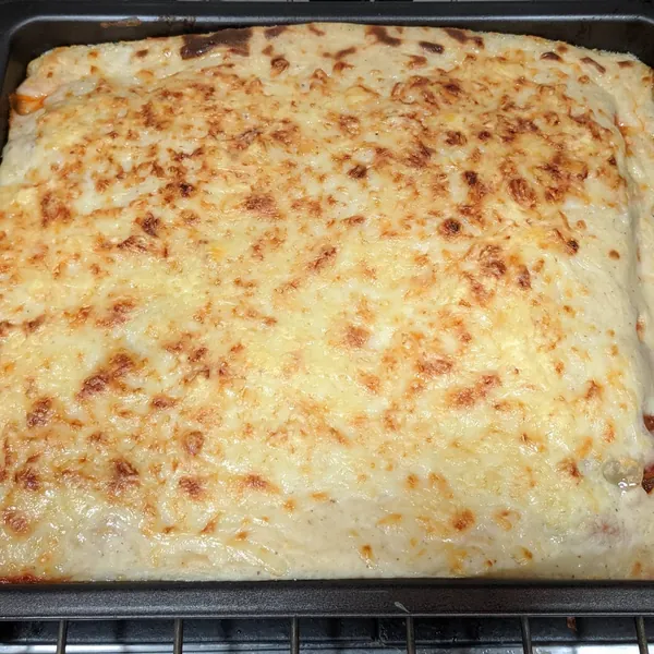 Lasaña de espinacas y champiñones con jamón y bacon