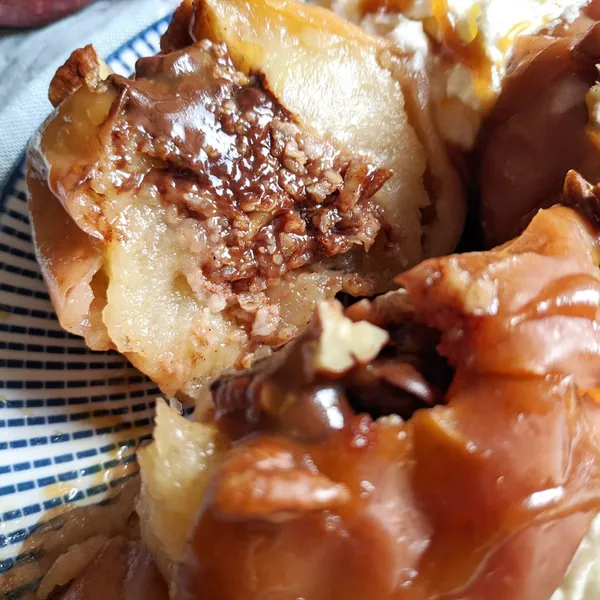 Manzanas rellenas al horno con salted caramel y nata