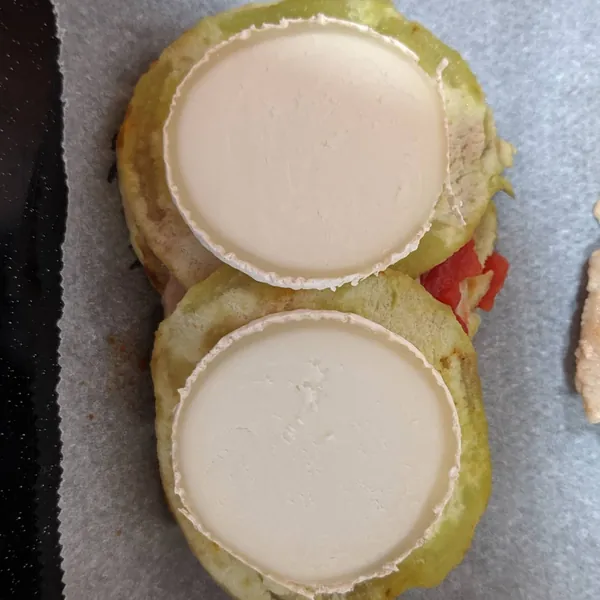 Milhojas de lomo, berenjena y queso