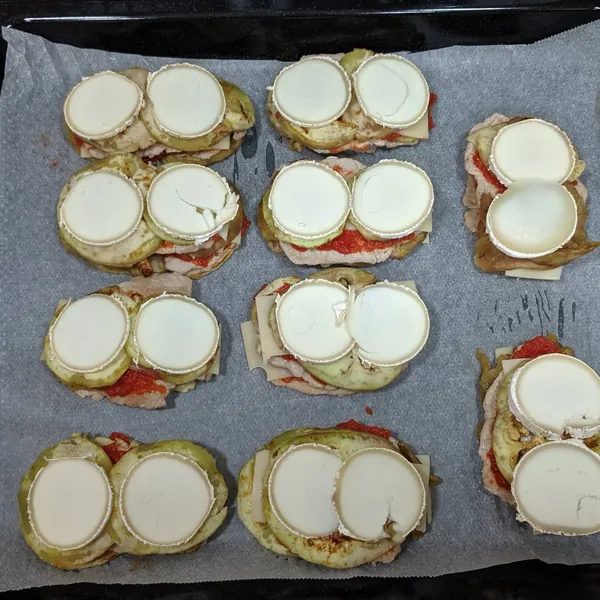 Milhojas de lomo, berenjena y queso