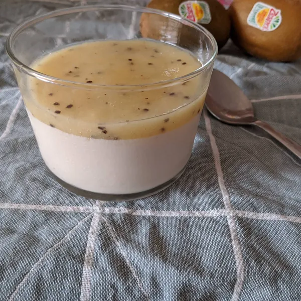 Panna cotta de kiwi vegana