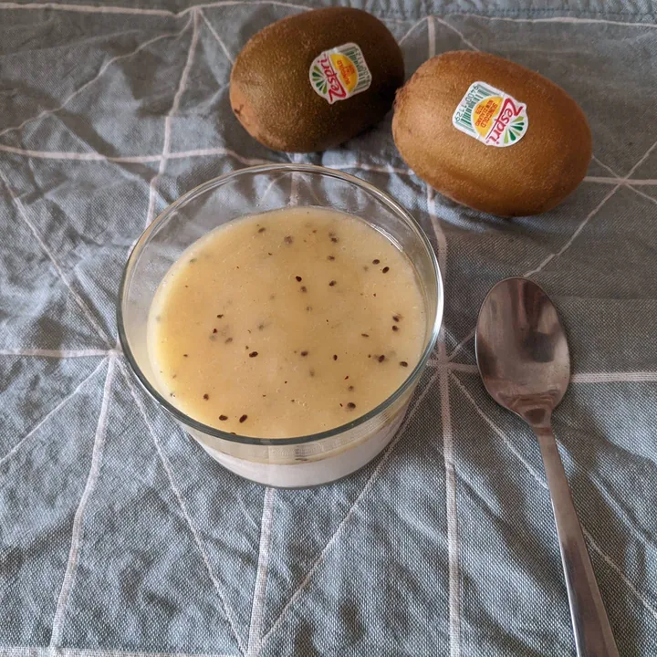Panna cotta de kiwi vegana