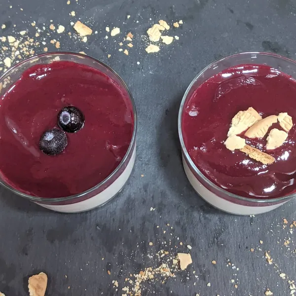 Panna Cotta Cheesecake con coulis de frutos rojos
