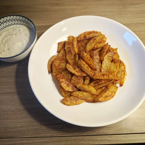 Patatas deluxe y salsa sour cream saludables