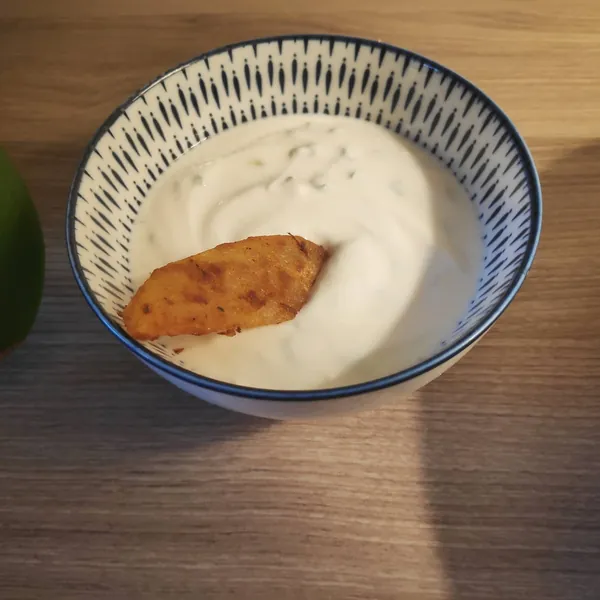 Patatas deluxe y salsa sour cream saludables