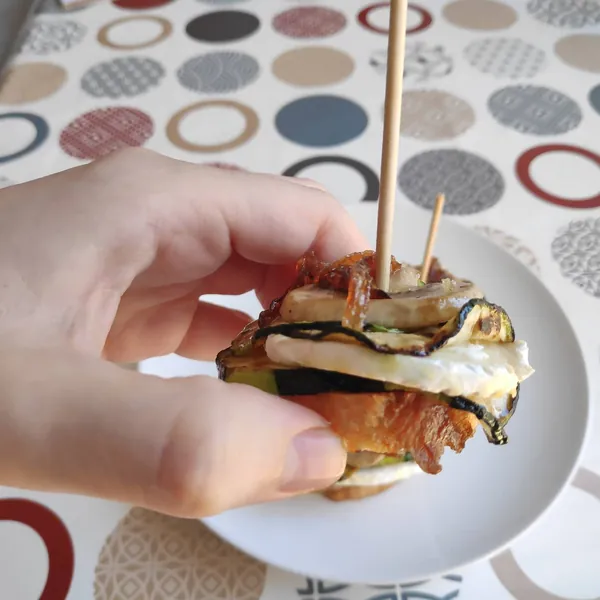 Courgette, goat's cheese, mushroom and caramelised onion pinchos