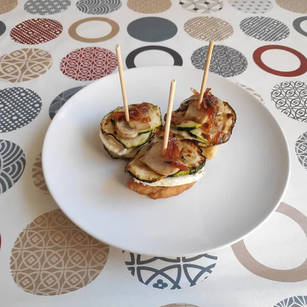 Courgette, goat's cheese, mushroom and caramelised onion pinchos