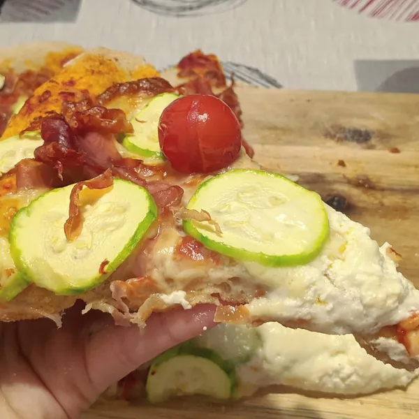 Courgette, ham, burrata and cherry tomato pizza