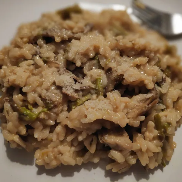 Risotto de espárragos trigueros y alcachofas