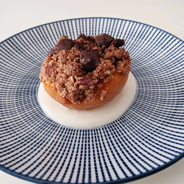 Streusel topped baked peaches