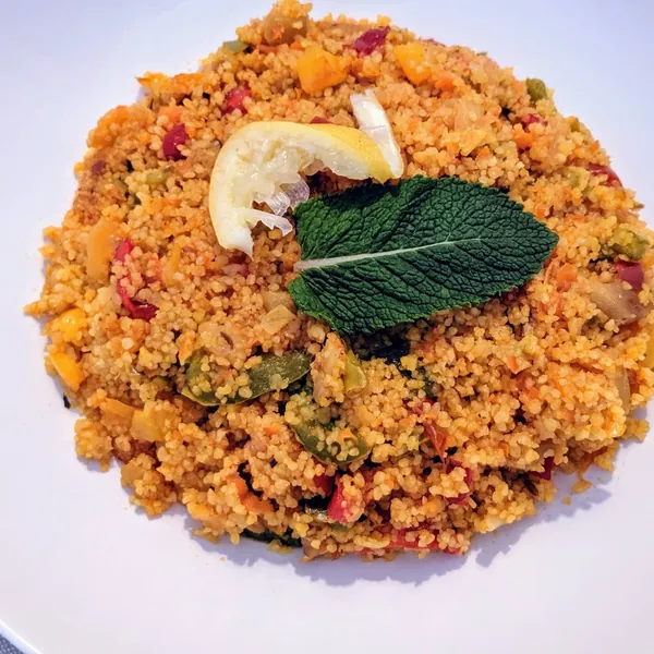 Tabbule con salsa de menta