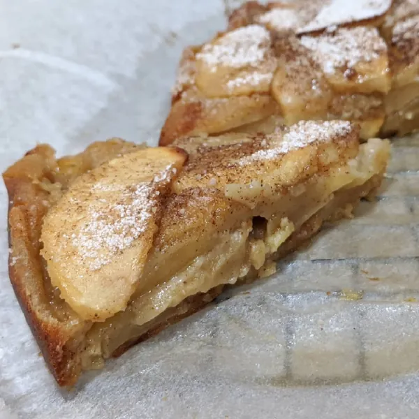 Tarta de manzana jugosa con canela