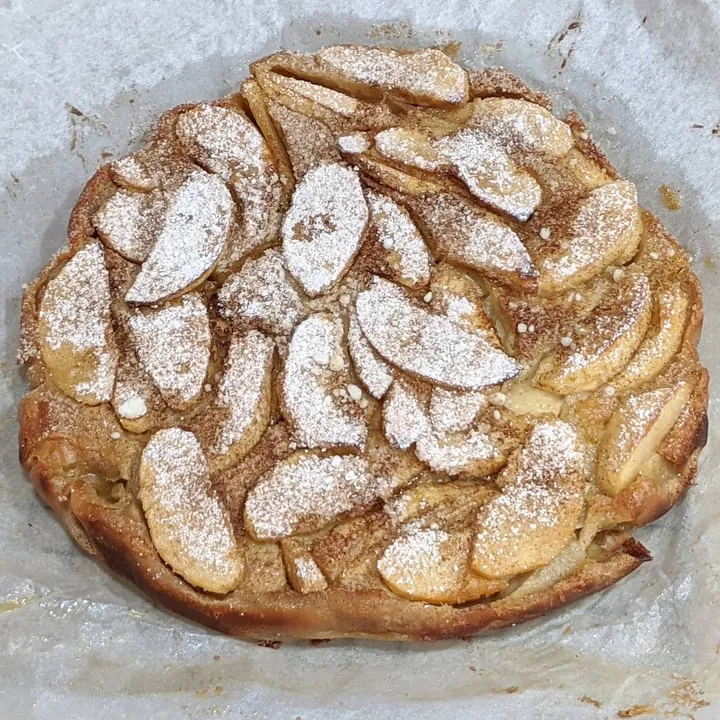 Tarta de manzana jugosa con canela