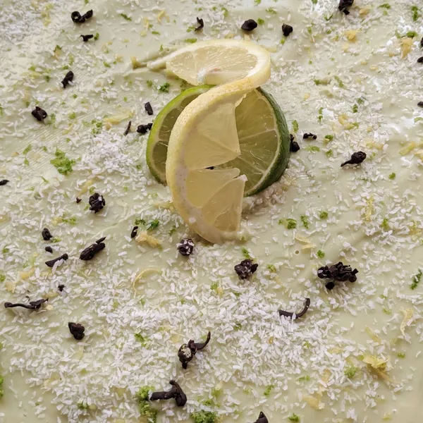 Tarta fría de aguacate y lima limón