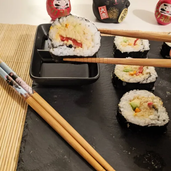 Vegan hummus sushi