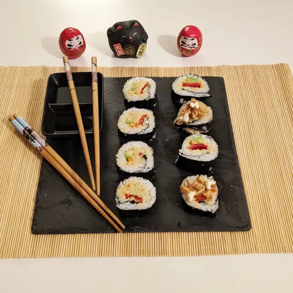 Vegan hummus sushi